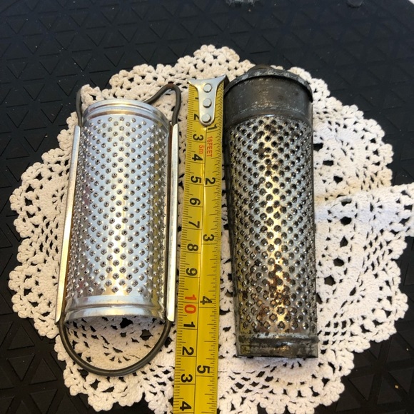 Vintage Nutmeg Graters Grinders Zesters Set of 2 1950s - Picture 4 of 9